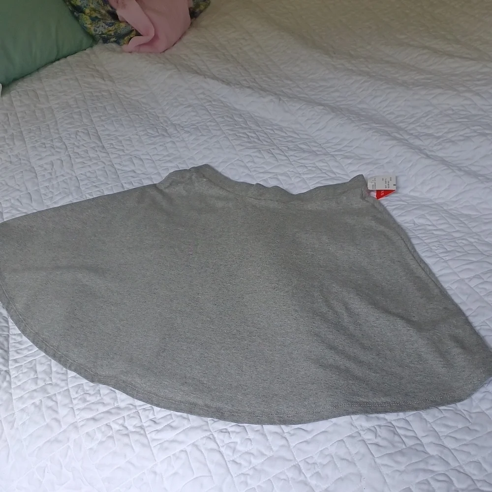 FOREVER 21 Mini skirt/Skater Skirt Size Med, grey